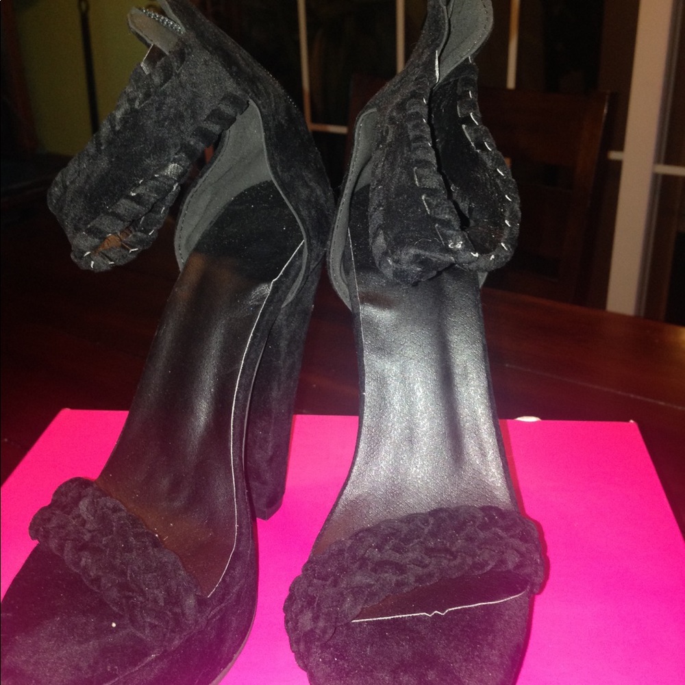 Platforms - Picture 2 of 2